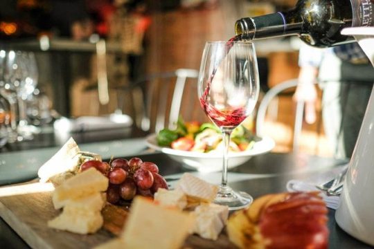 American wine and cheese tasting in French