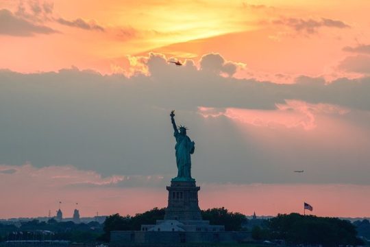 New York: Statue of Liberty and Ellis Island Sunset Cruise