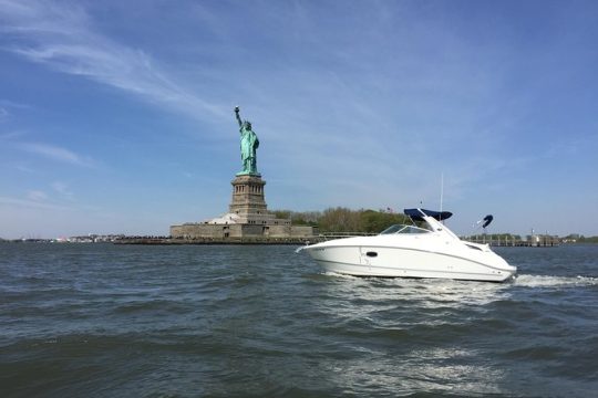 Private Luxury Daytime Boat Tour in New York City - 1 Hour