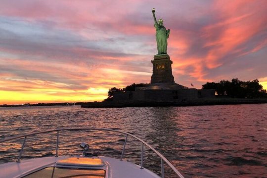 Private Luxury Sunset Boat Tour in New York City - 1 Hour