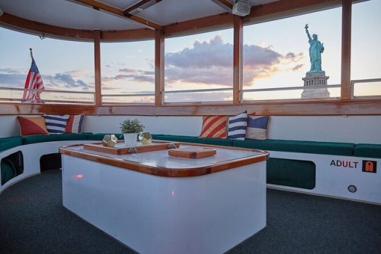 New York City Sunset Cocktail Cruise on Small Yacht