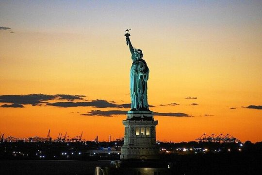 60-minute Sunset Skyline Cruise around Statue of Liberty