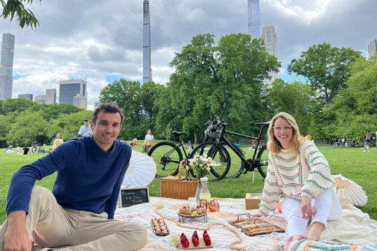 Private Central Park Bike Tour and Luxurious Picnic