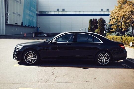 Private Transfer: LaGuardia Airport LGA to New York by Sedan Car
