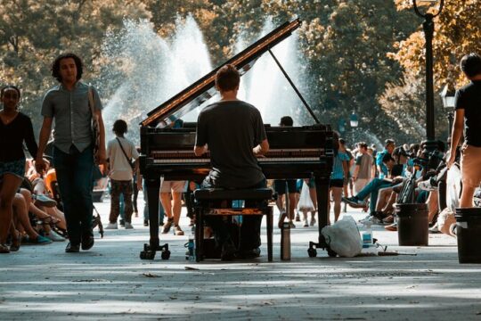 Audio-guided Adventure in Downtown New York Cruise and Berlin