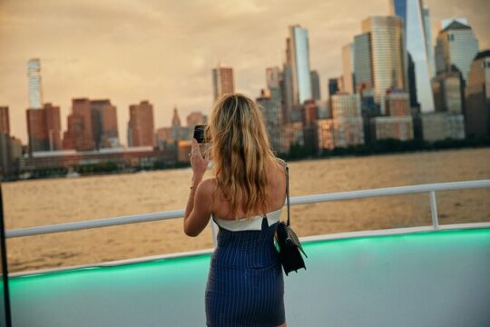 Mother's Day Brunch with Live Entertainment on NYC Yacht